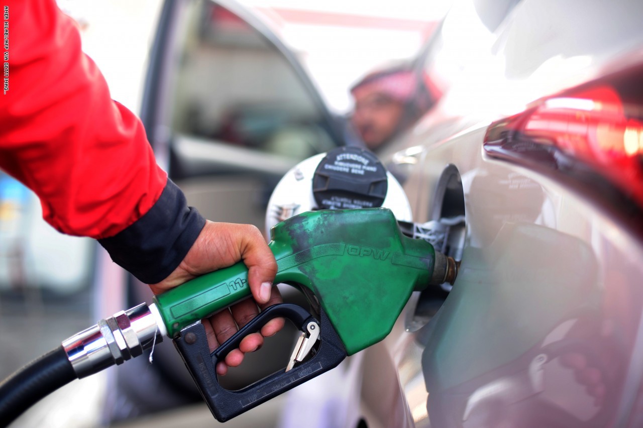 أسعار البنزين في السعودية ترتفع في يناير 2021 بعد اعتماد ...