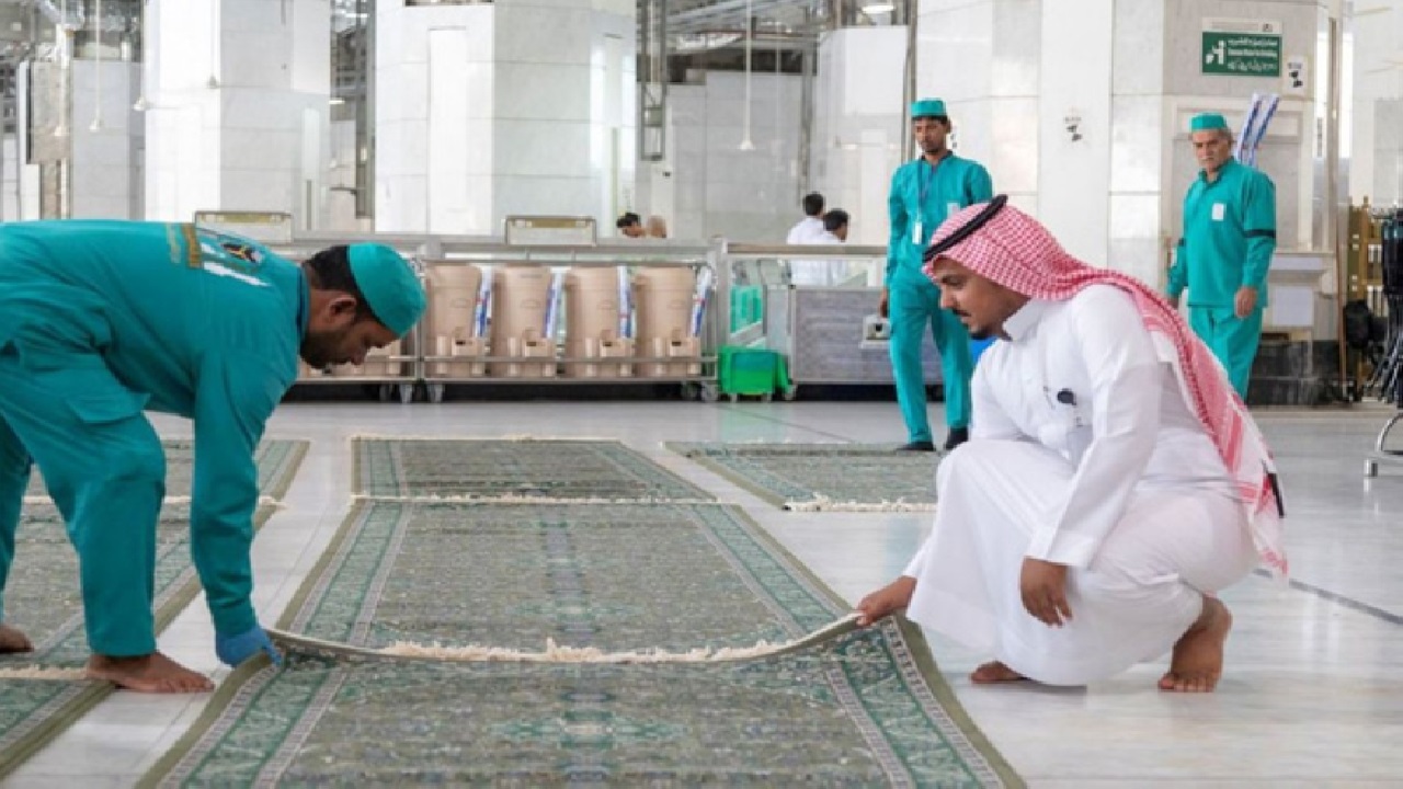 تجديد سجاد المسجد الحرام
