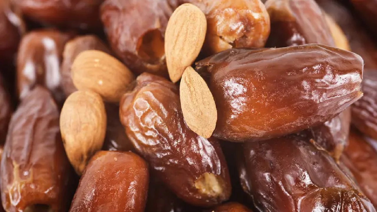 فوائد التمر واللوز
